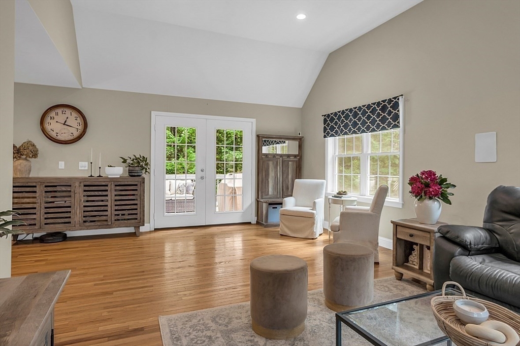 35 Willard Road Westminster, MA 01473 - Photo 4 of 36 a living room with furniture
