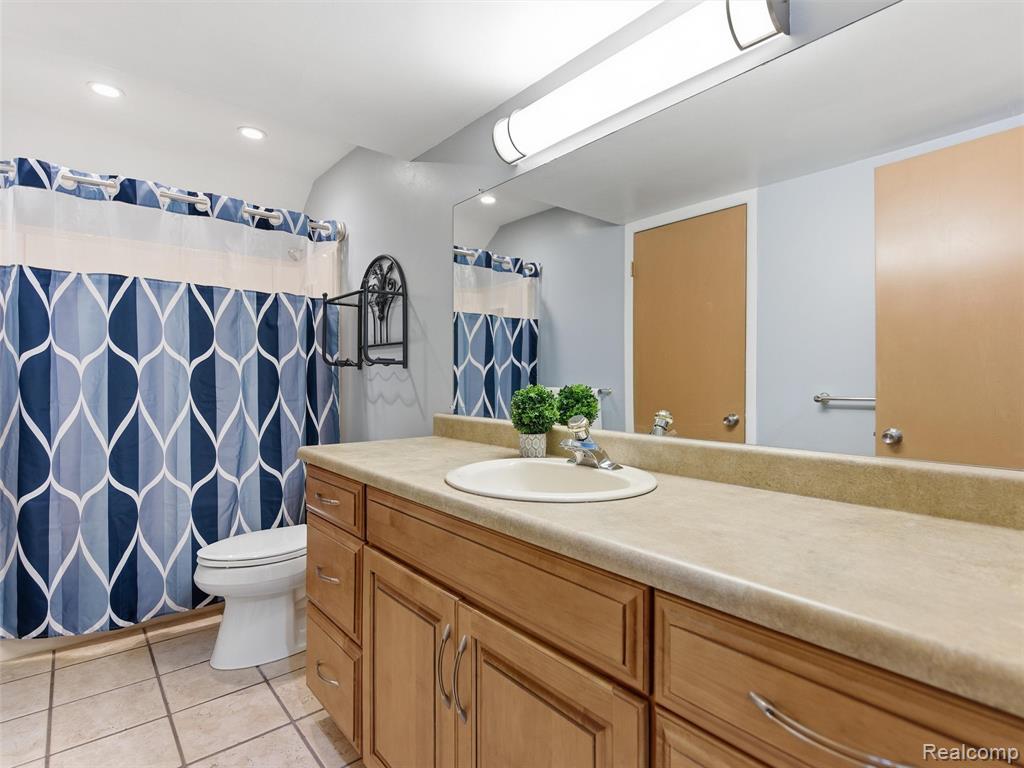 1595 Deerhurst Lane Rochester Hills, MI 48307 - Photo 32 of 40
