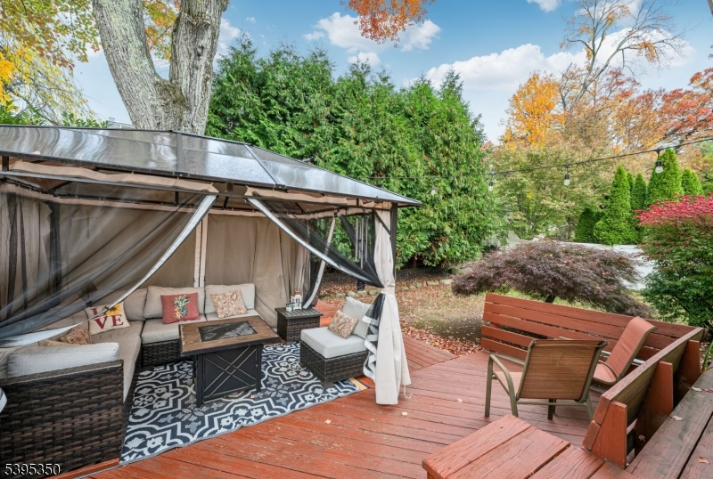 431 Goffle Road Wyckoff, NJ 07481 - Photo 16 of 20 a backyard of a house with table and chairs