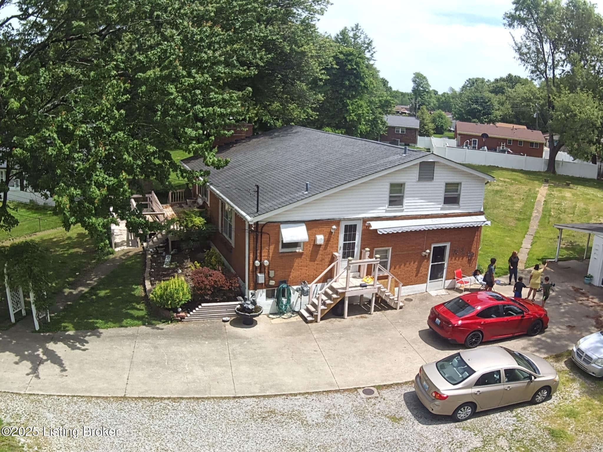 7702 Edna M Road Louisville, KY 40258 - Photo 4 of 28 228c42b8-ff20-42d1-895e-13832e5e19bc