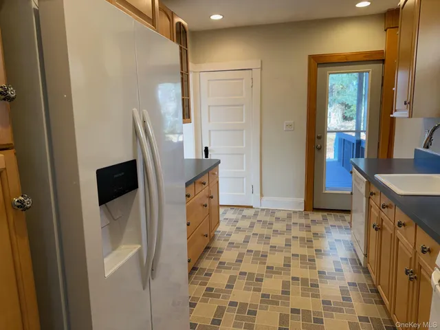 $2,600 | 15 Highland Avenue, Northport, NY 11768