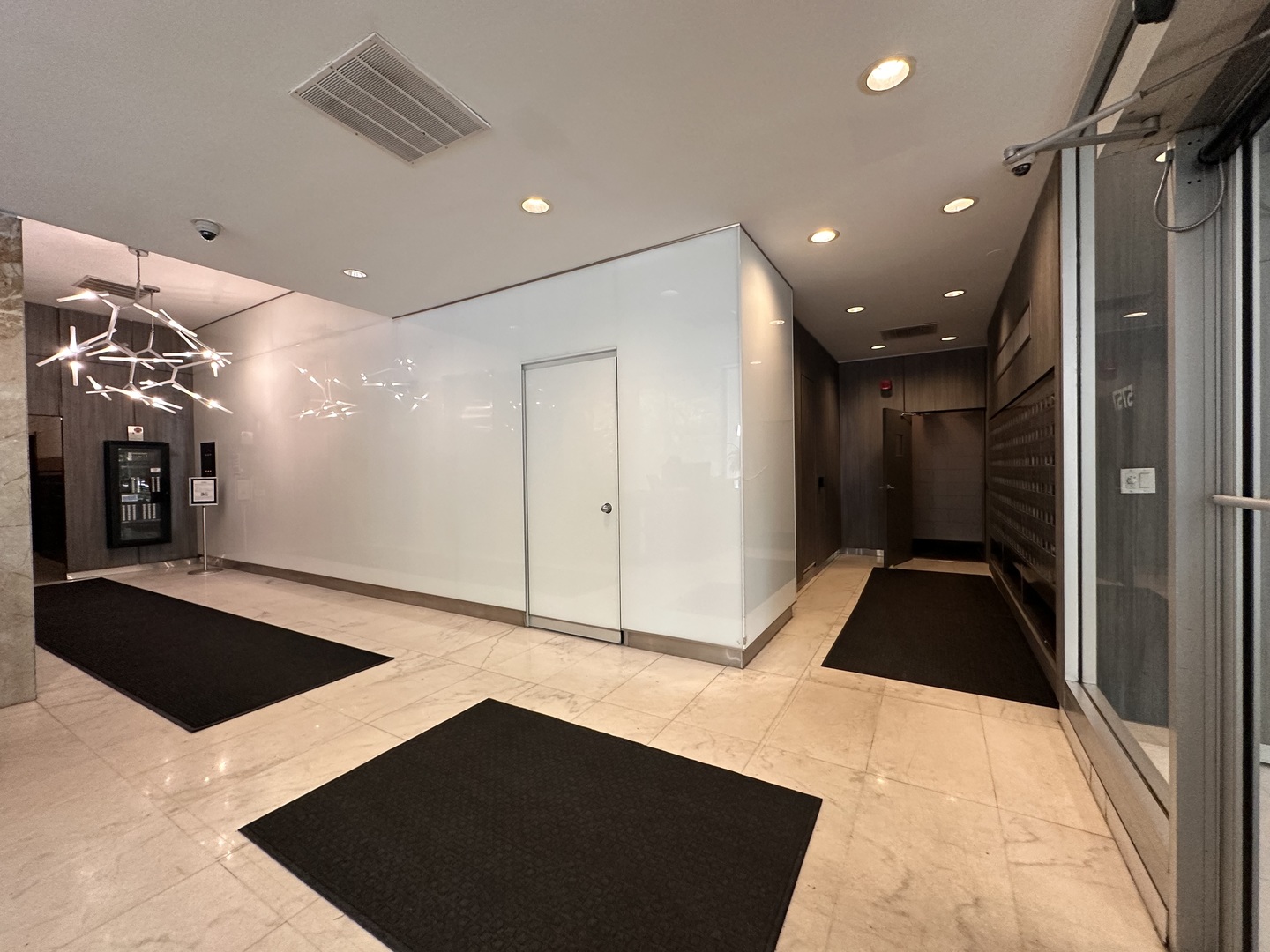5757 North Sheridan Road, Unit 17C Chicago, IL 60660 - Photo 3 of 21