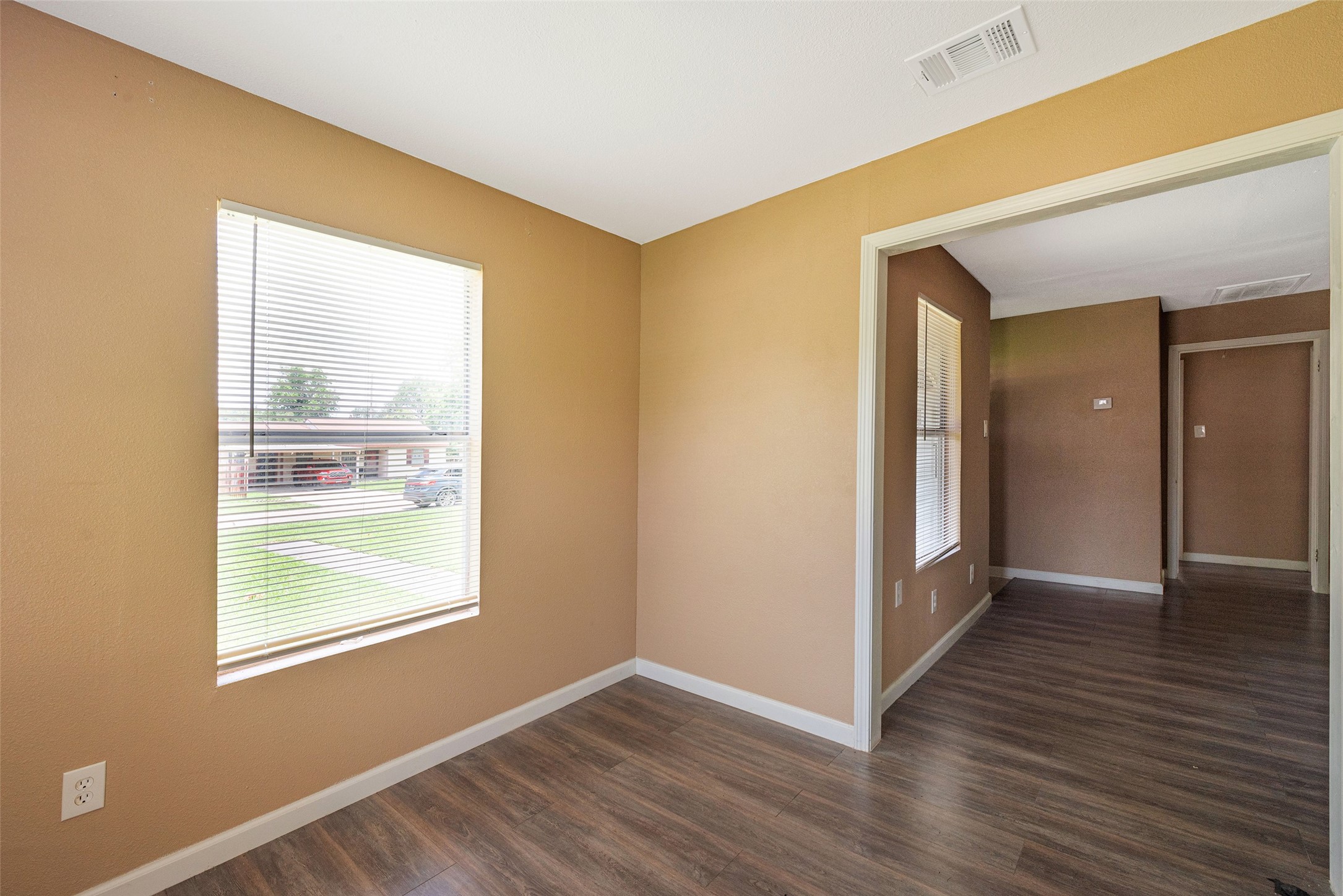 202 Norview Drive Houston, TX 77022 - Photo 10 of 24