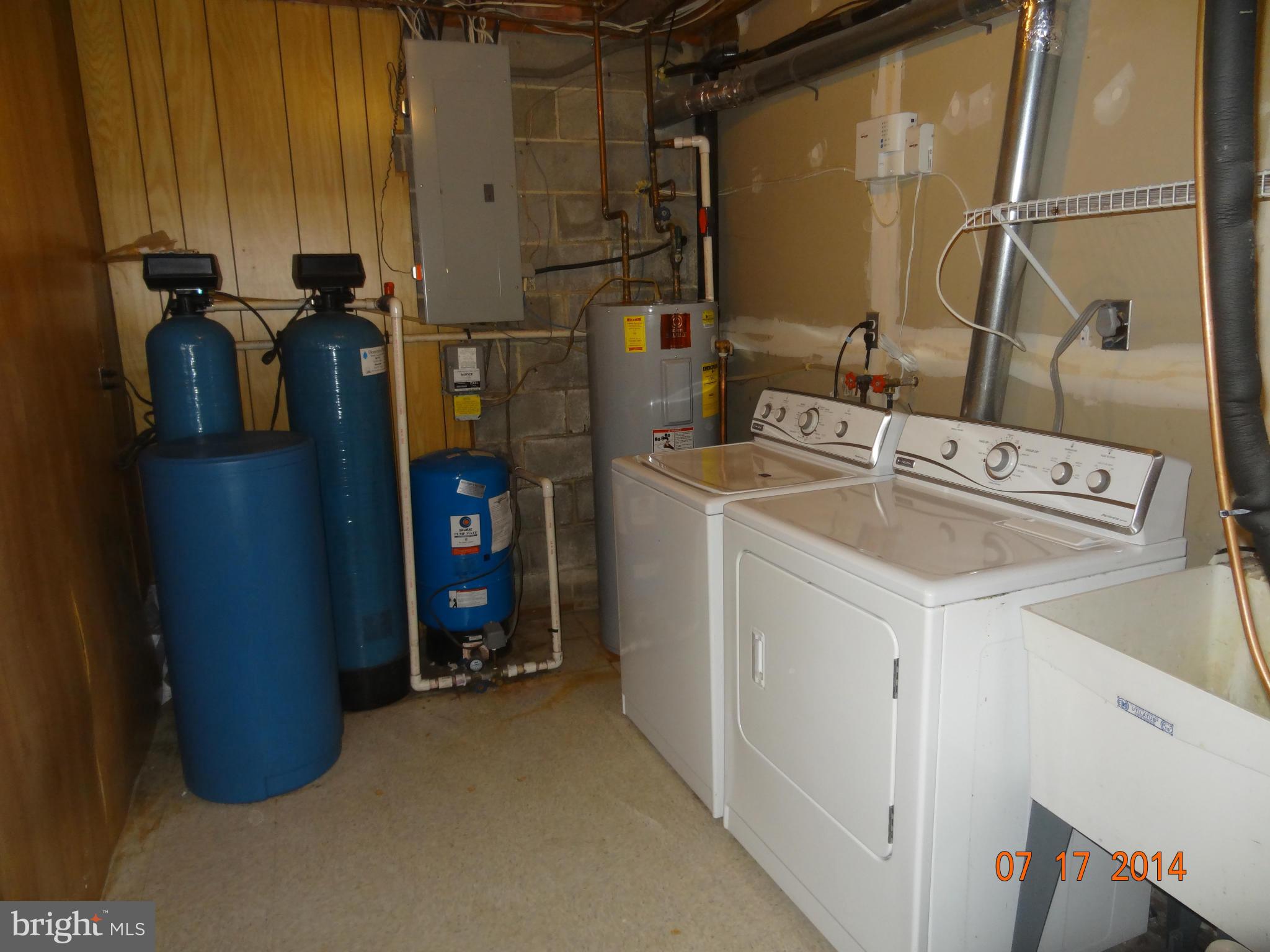 6585 Davis Ford Road Manassas, VA 20111 - Photo 26 of 30 Huge Laundry Room