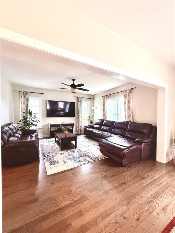 140 Red Fox Run Wrentham, MA 02093 - Photo 2 of 38