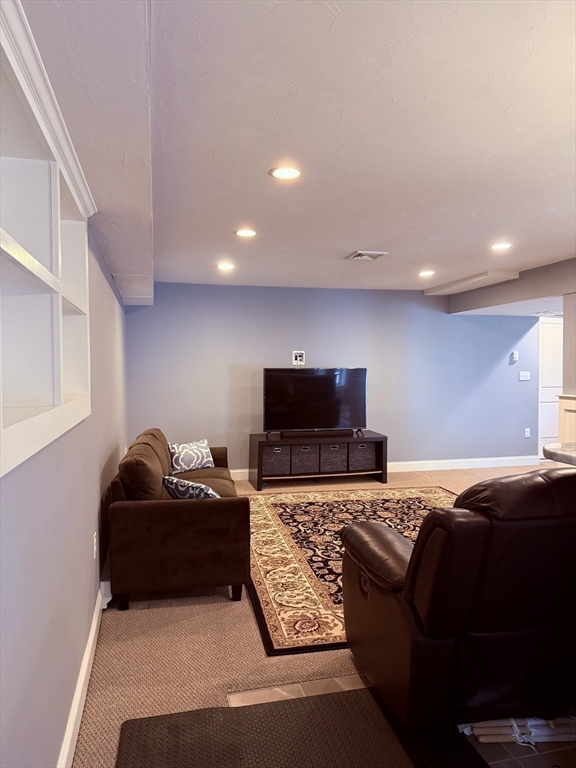 140 Red Fox Run Wrentham, MA 02093 - Photo 9 of 38