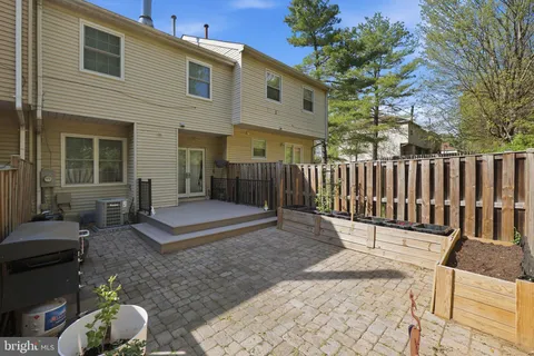 $440,000 | 19517 White Saddle Drive, Germantown, MD 20874