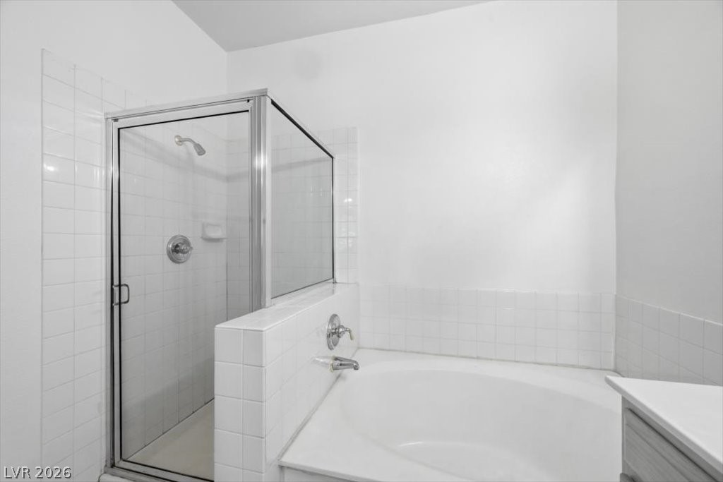 2050 West Warm Springs Road, Unit 3722 Henderson, NV 89014 - Photo 17 of 37 Separate garden tub and walk-in shower