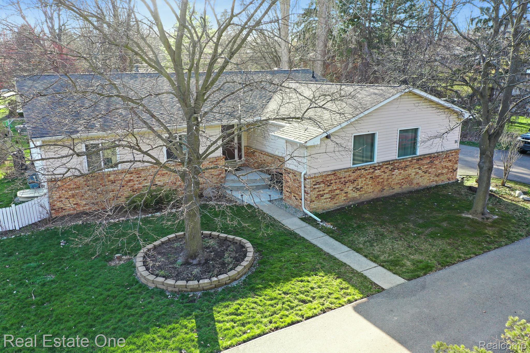 6430 Orion Road Rochester, MI 48306 - Photo 28 of 40 DJI_0837.jpg