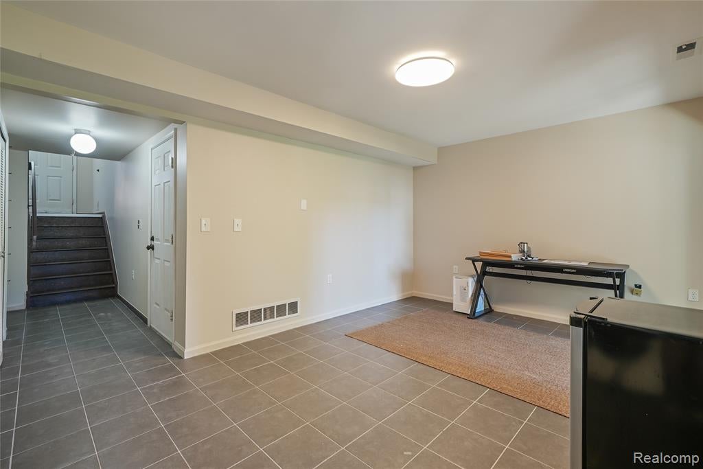 826 Seville Row Detroit, MI 48202 - Photo 10 of 44 Gallery Image 10