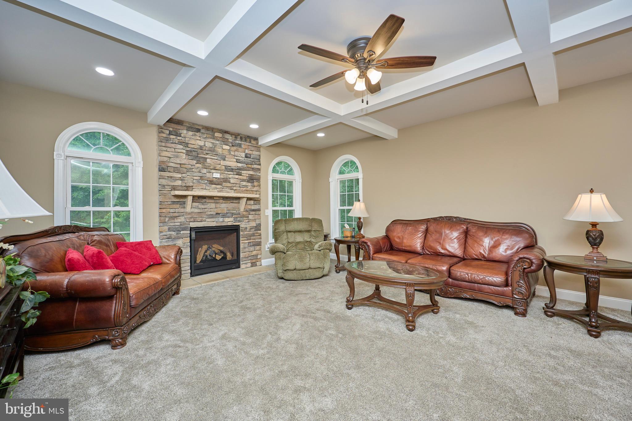 14431 Aden Road Nokesville, VA 20181 - Photo 9 of 38 Family room