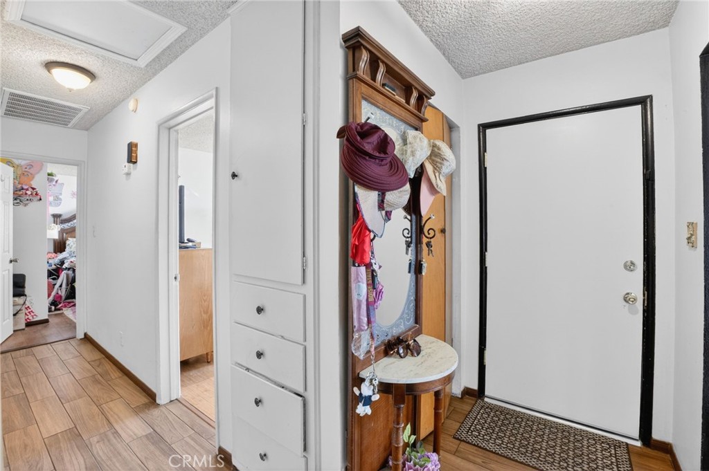 1650 Orange Street Riverside, CA 92501 - Photo 24 of 60 a view of a hallway with interior of the house