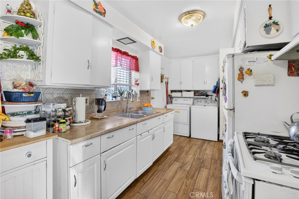 1650 Orange Street Riverside, CA 92501 - Photo 36 of 60 a kitchen with white cabinets and appliances