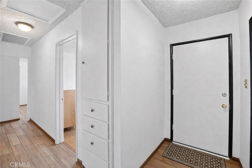 1650 Orange Street Riverside, CA 92501 - Photo 5 of 60 Photo has been virtually altered, clutter has been removed.