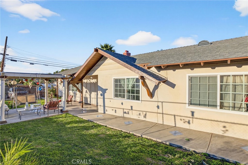 1650 Orange Street Riverside, CA 92501 - Photo 54 of 60 a view of an house with backyard and a tree