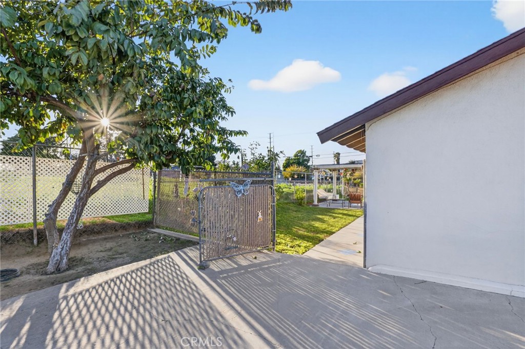 1650 Orange Street Riverside, CA 92501 - Photo 60 of 60 a view of a backyard