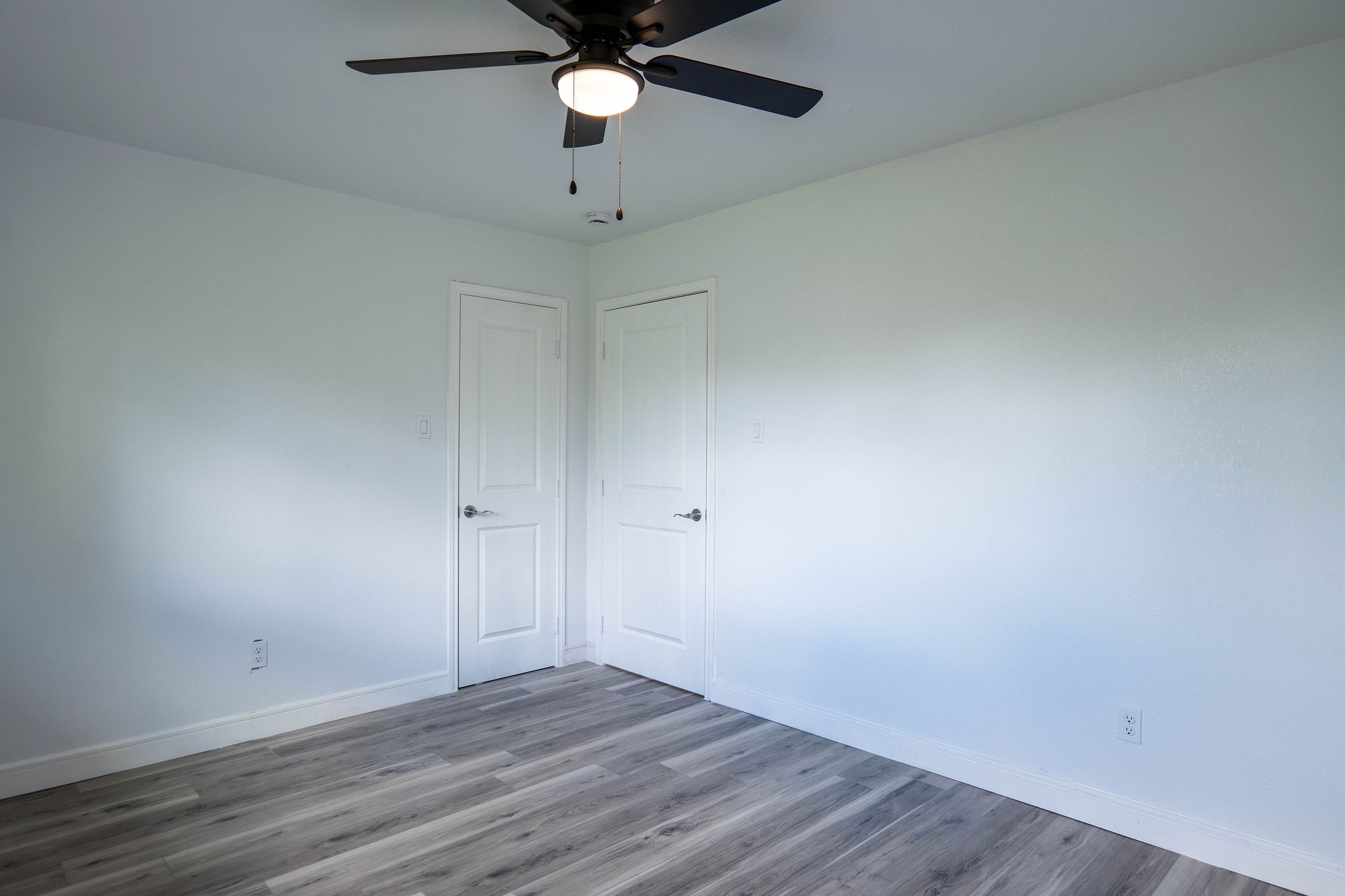 8718 Magna Street Houston, TX 77093 - Photo 10 of 33 an empty room with a window and a ceiling fan