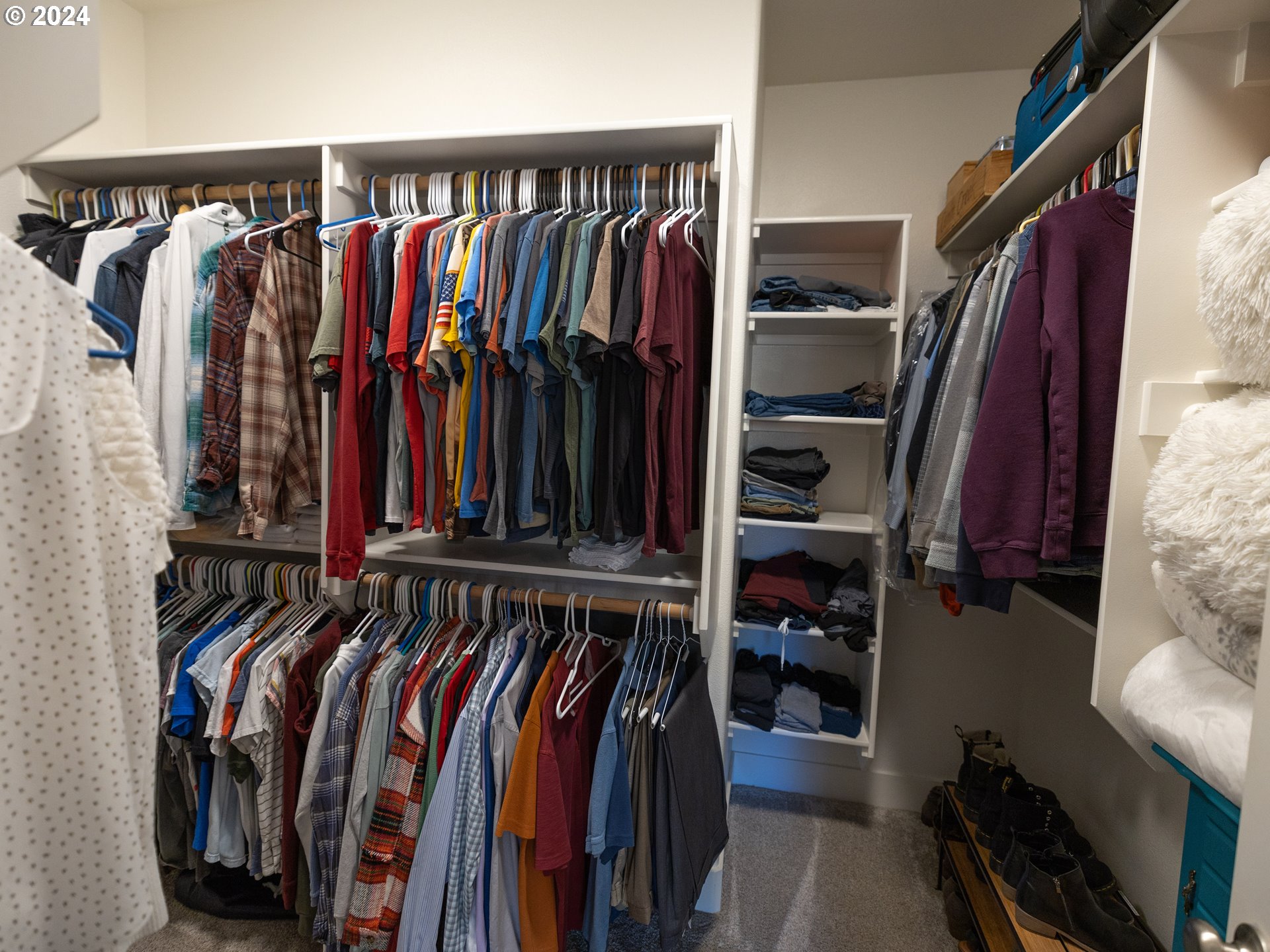 19390 Pine Avenue Sandy, OR 97055 - Photo 14 of 37 a view of walk in closet with clothes and shoes