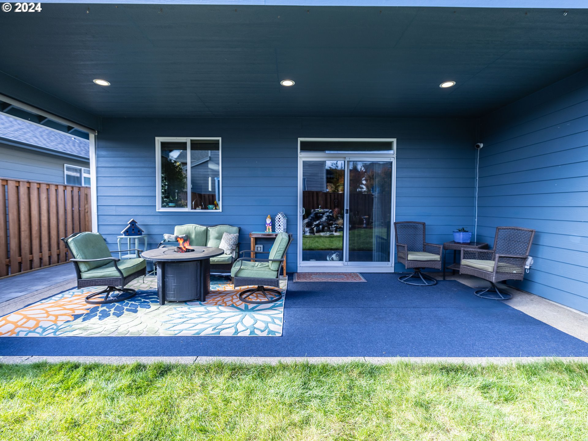 19390 Pine Avenue Sandy, OR 97055 - Photo 25 of 37 a living room with furniture rug and wooden floor