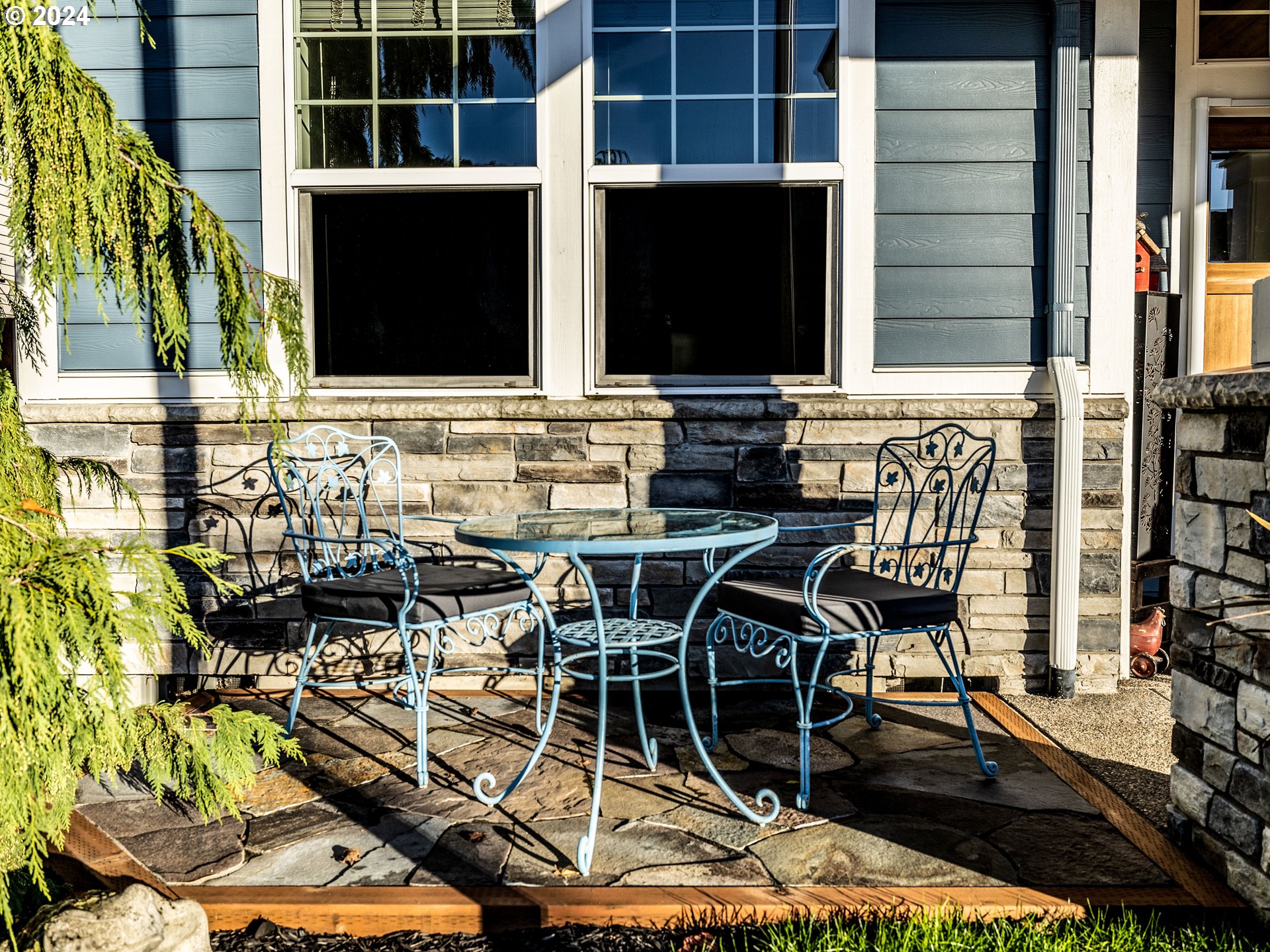 19390 Pine Avenue Sandy, OR 97055 - Photo 31 of 37 a view of a patio with table and chairs