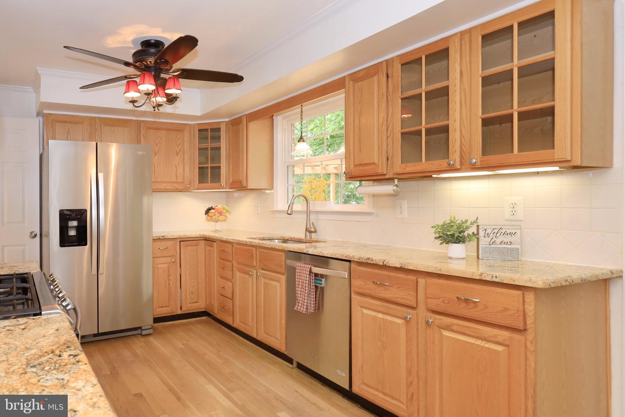 6805 Houndmaster Road Springfield, VA 22152 - Photo 16 of 52 Granite Counters