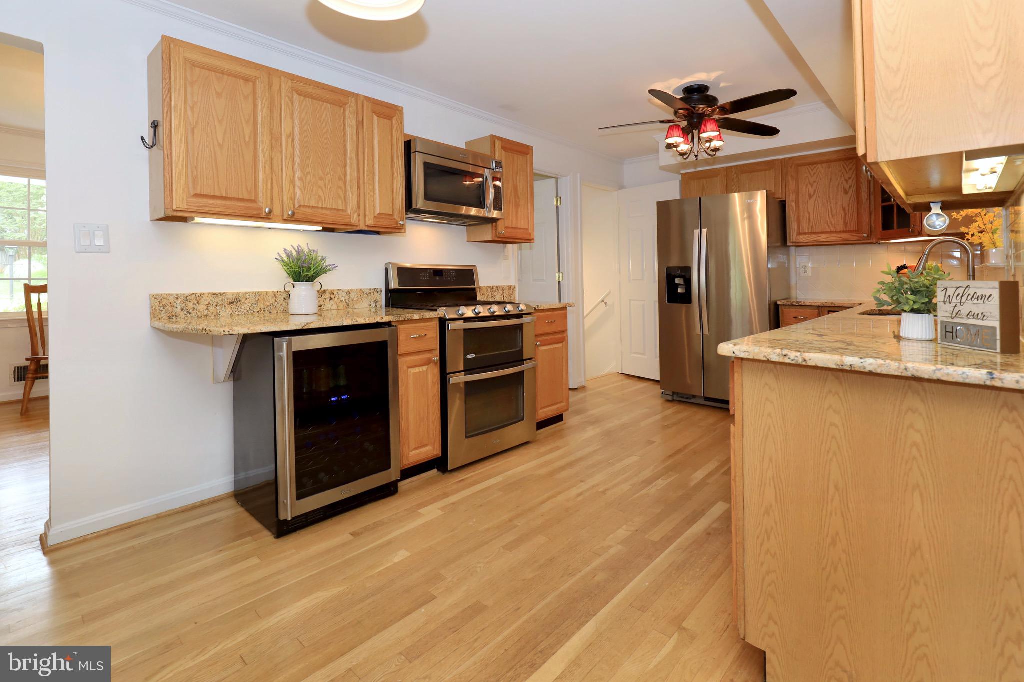 6805 Houndmaster Road Springfield, VA 22152 - Photo 18 of 52 Stainless-Steel Appliances