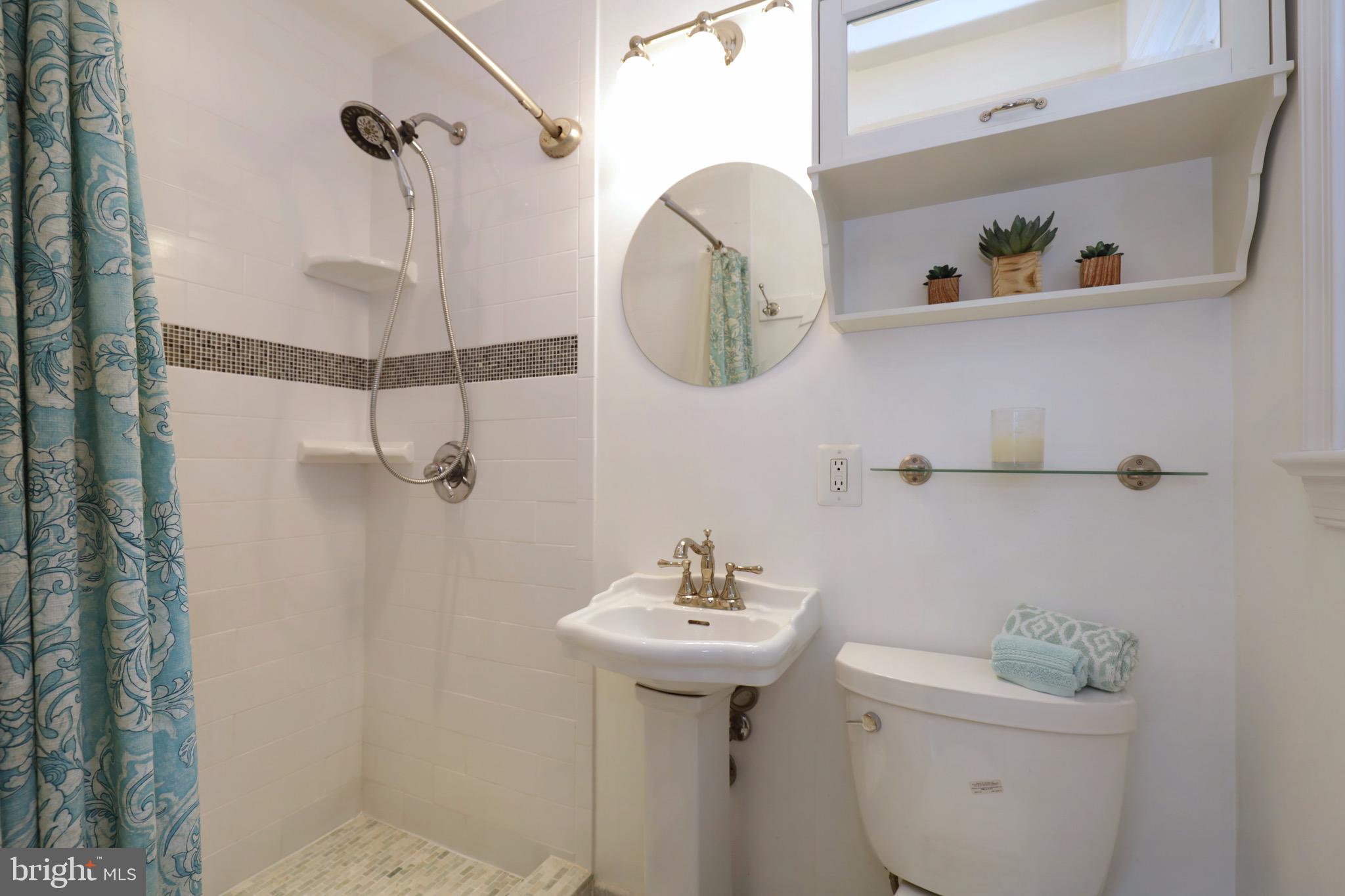 6805 Houndmaster Road Springfield, VA 22152 - Photo 25 of 52 Master Bathroom