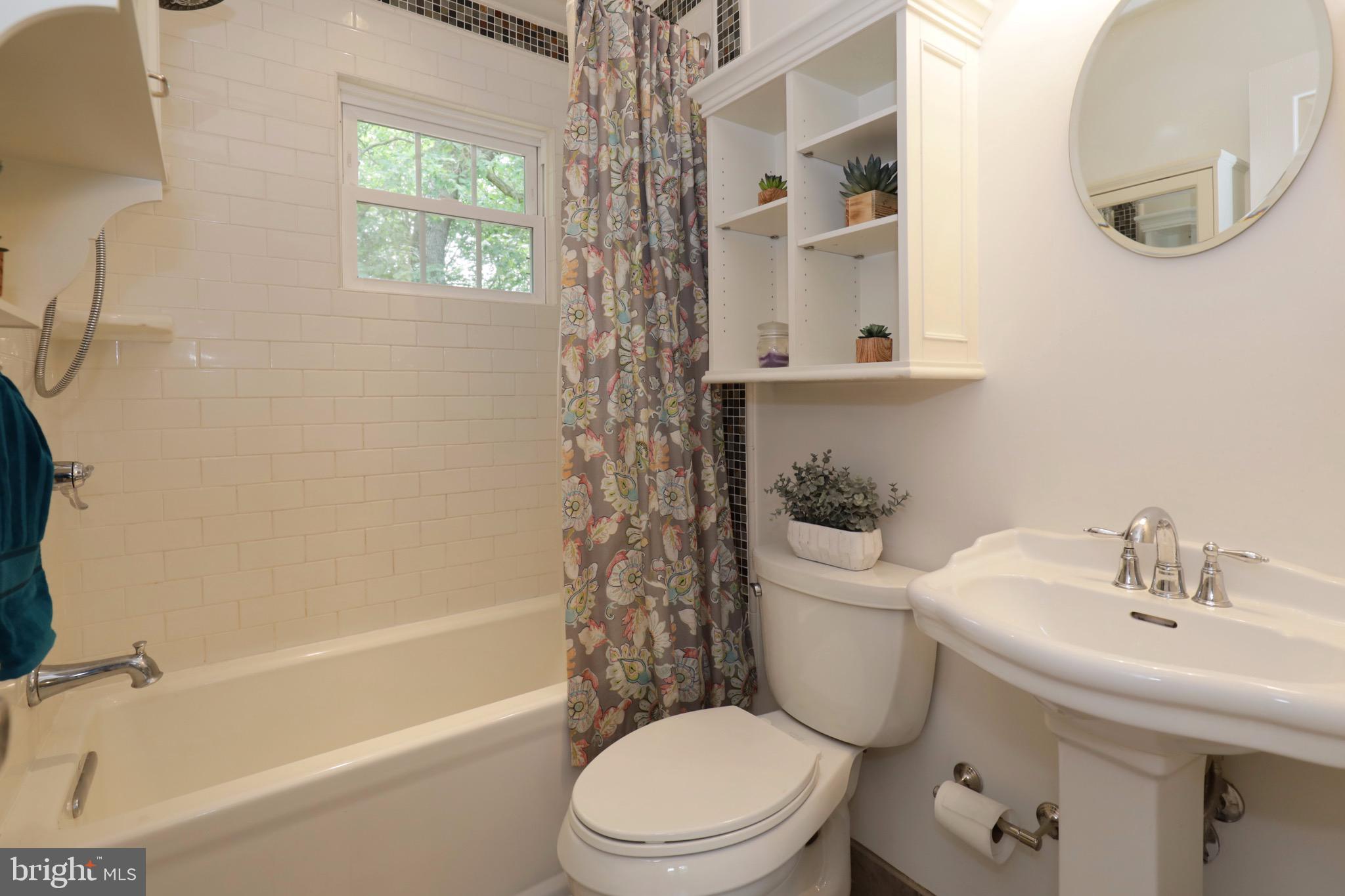 6805 Houndmaster Road Springfield, VA 22152 - Photo 32 of 52 Full Bathroom - Upper Level