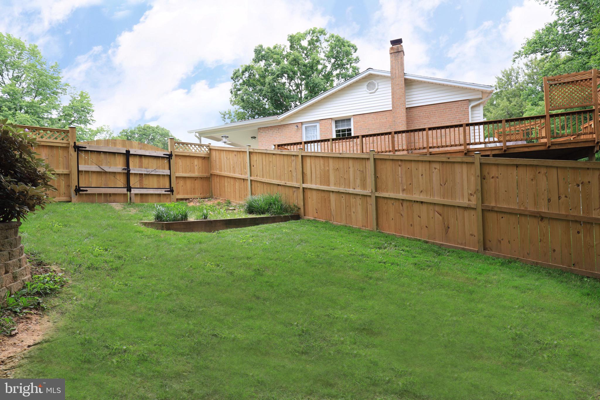 6805 Houndmaster Road Springfield, VA 22152 - Photo 47 of 52 Side Yard