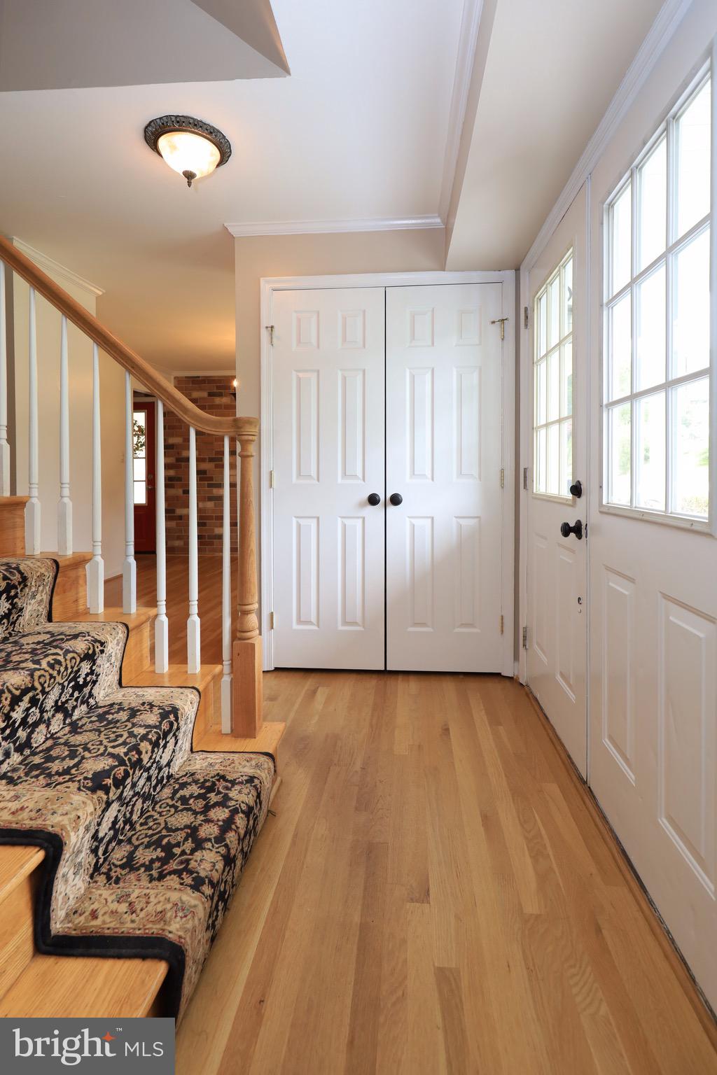 6805 Houndmaster Road Springfield, VA 22152 - Photo 7 of 52 Foyer