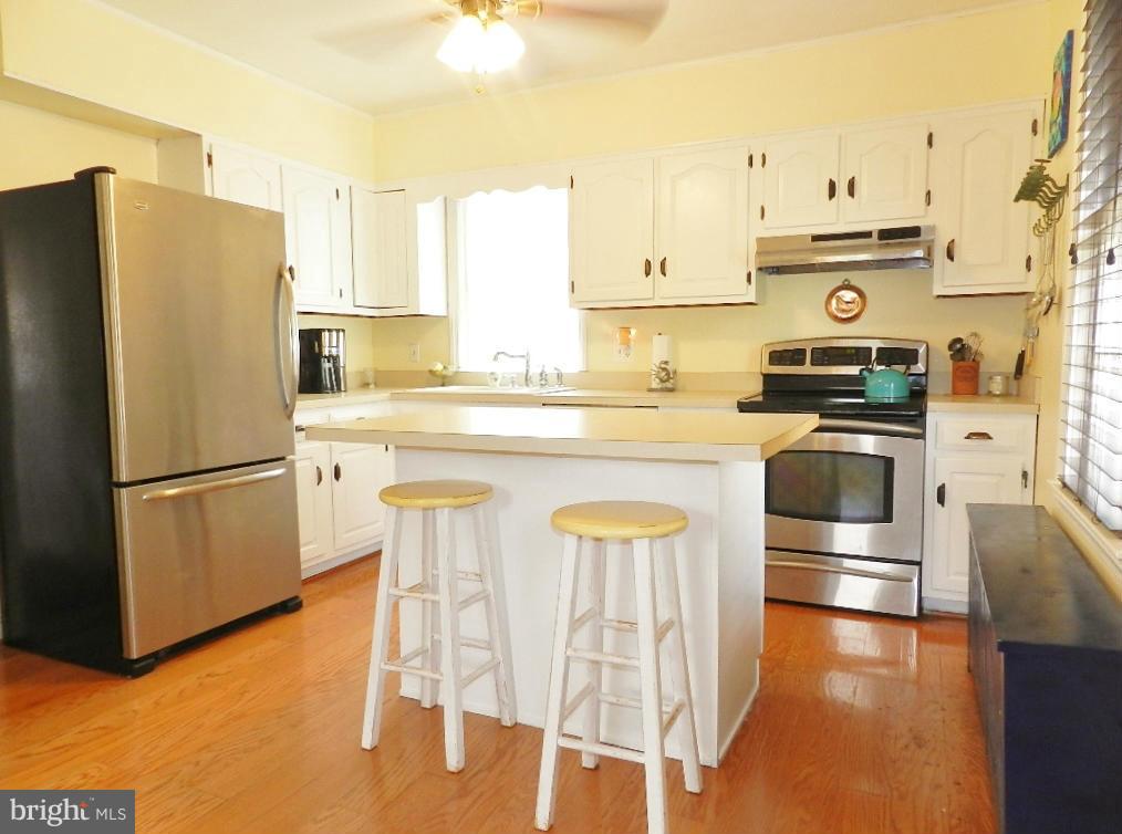 25710 Ridge Road Damascus, MD 20872 - Photo 8 of 30 Kitchen