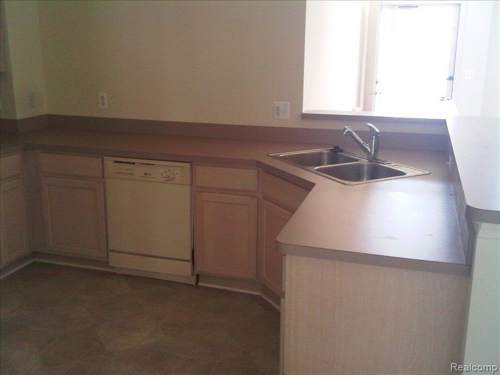 20346 Rodeo Court Southfield, MI 48075 - Photo 3 of 17 IMG00033-20090417-1425