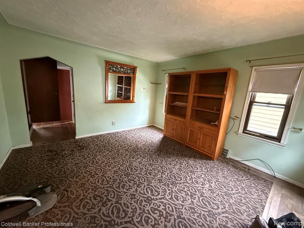 6793 Pelham Road Allen Park, MI 48101 - Photo 2 of 18