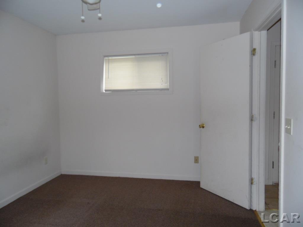 910 East Butler Street Adrian, MI 49221 - Photo 10 of 14 31267329-9.JPG