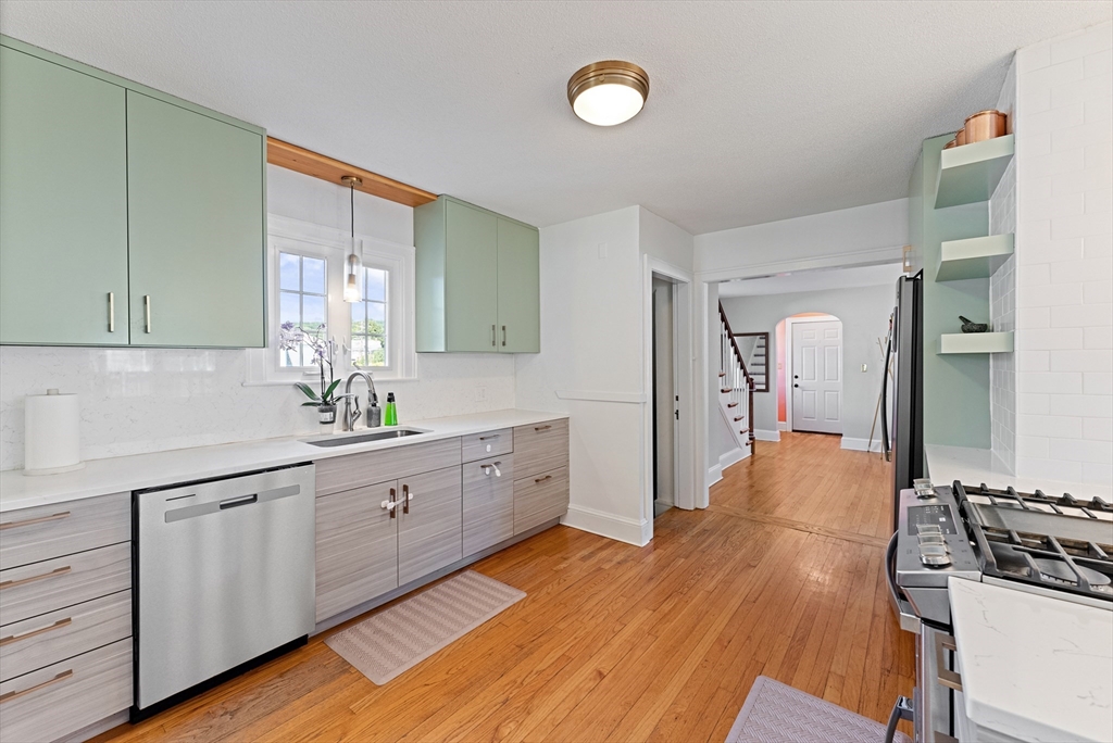 98 Pinehurst Road Holyoke, MA 01040 - Photo 11 of 34 Gallery Image 11