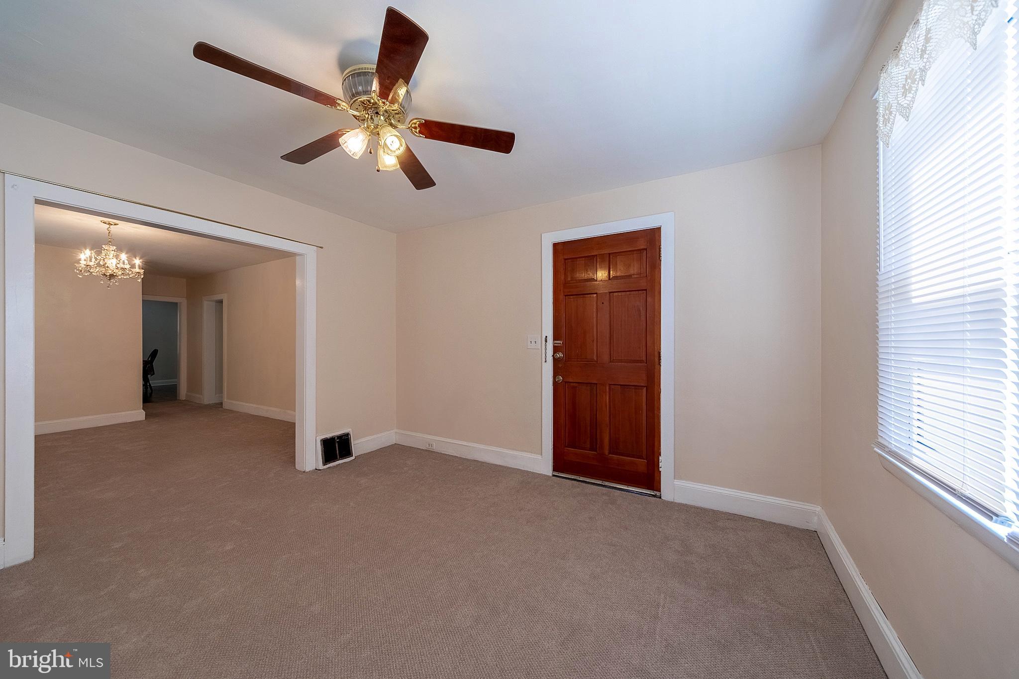 30 Crescent Avenue Ewing, NJ 08638 - Photo 6 of 27 Living Room