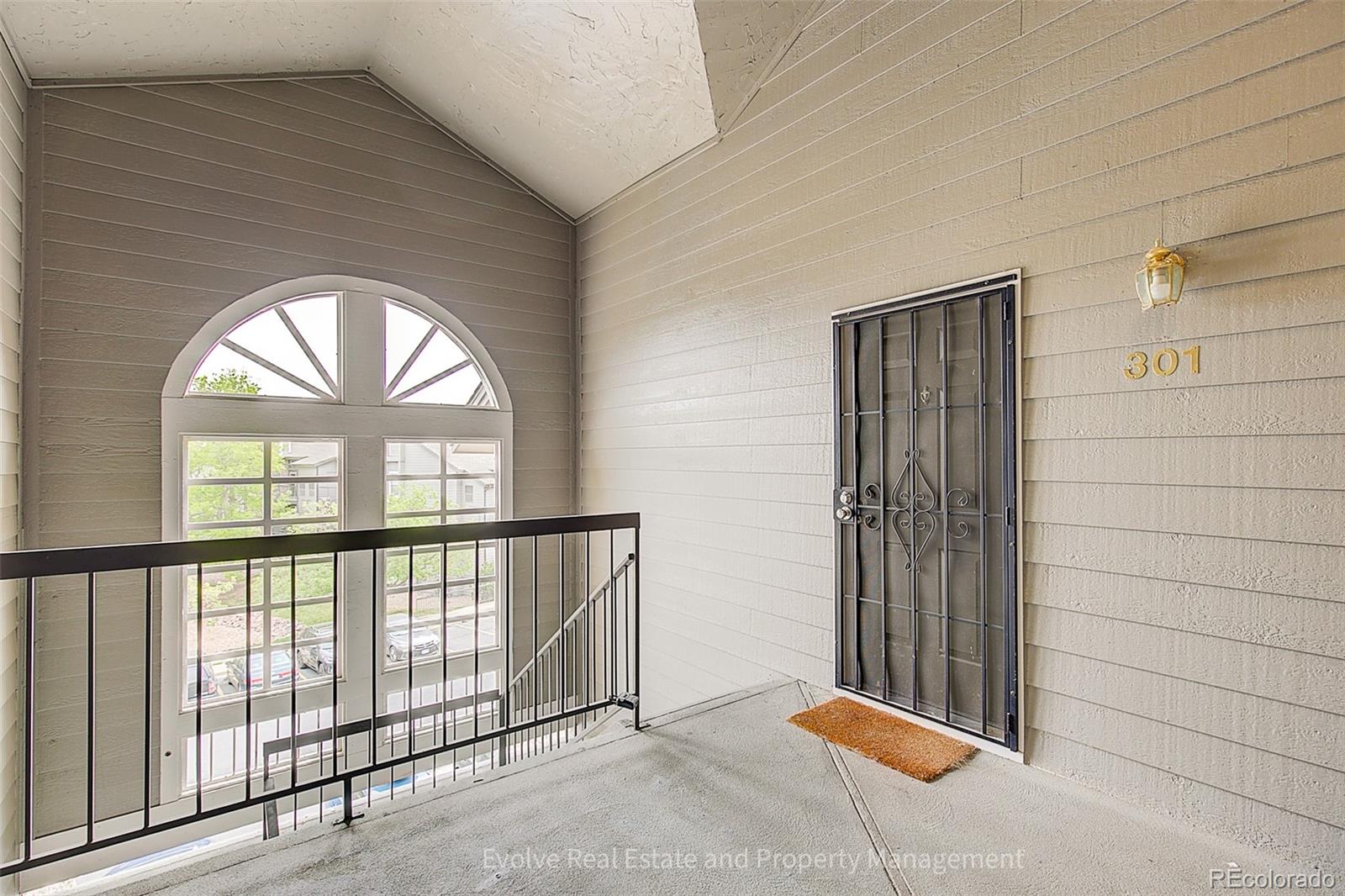 2575 South Syracuse Way, Unit J301 Denver, CO 80231 - Photo 14 of 14 an empty room with windows