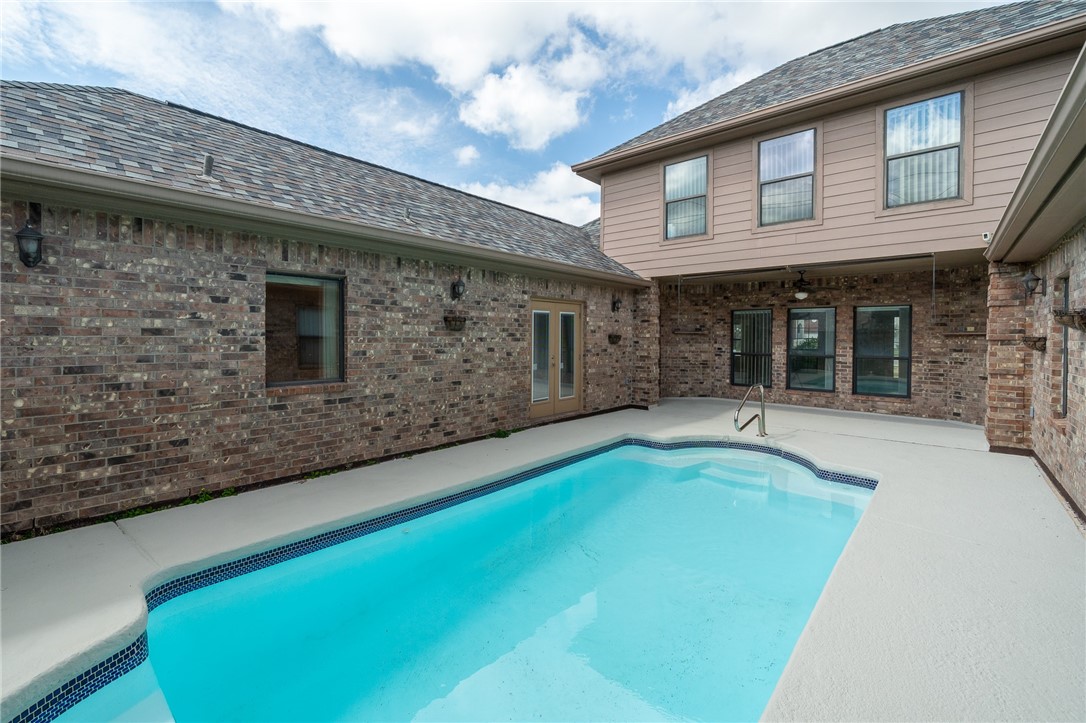 623 Broadway Boulevard Portland, TX 78374 - Photo 34 of 35 a front view of a house with a yard