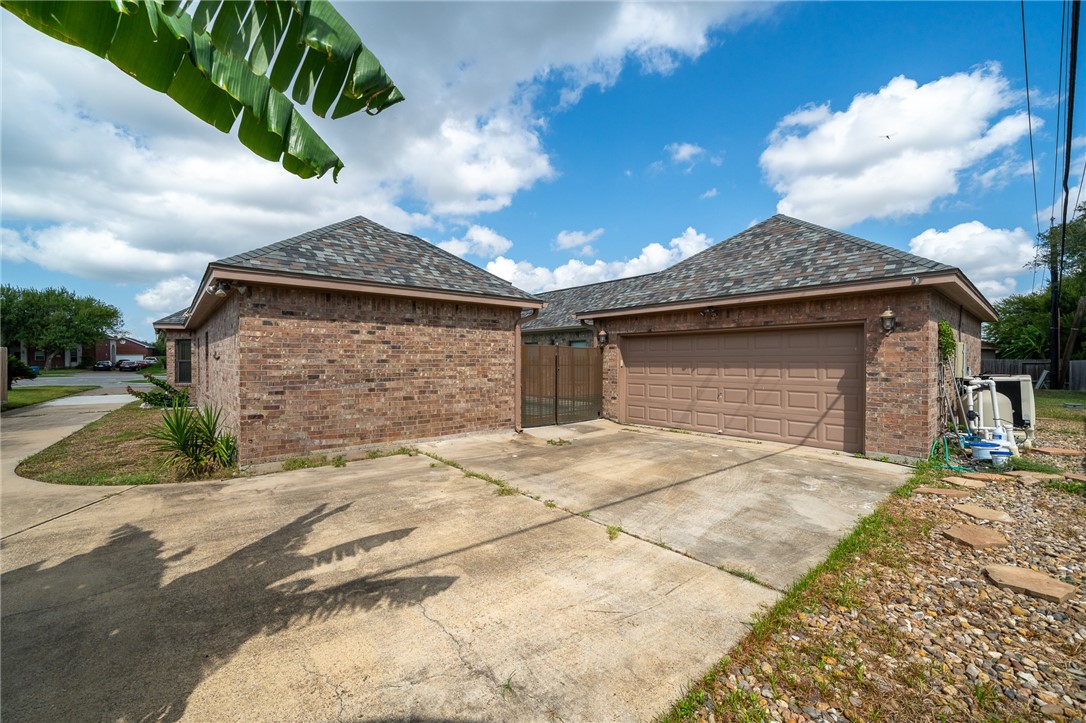 623 Broadway Boulevard Portland, TX 78374 - Photo 35 of 35 a front view of a house with a garden