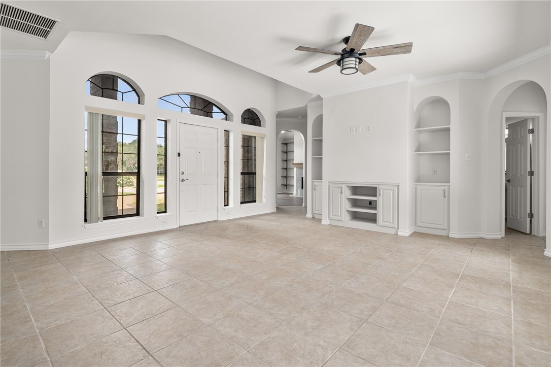 623 Broadway Boulevard Portland, TX 78374 - Photo 7 of 35 a view of livingroom with furniture and ceiling fan