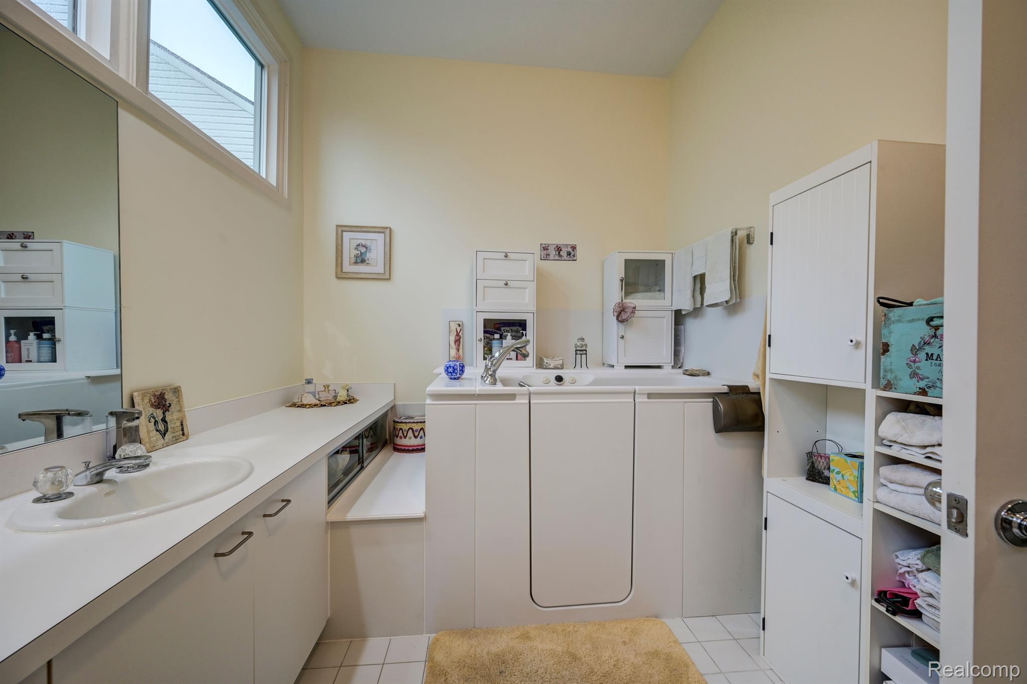 5272 Simpson Lake Road West Bloomfield, MI 48323 - Photo 24 of 29 Gallery Image 24