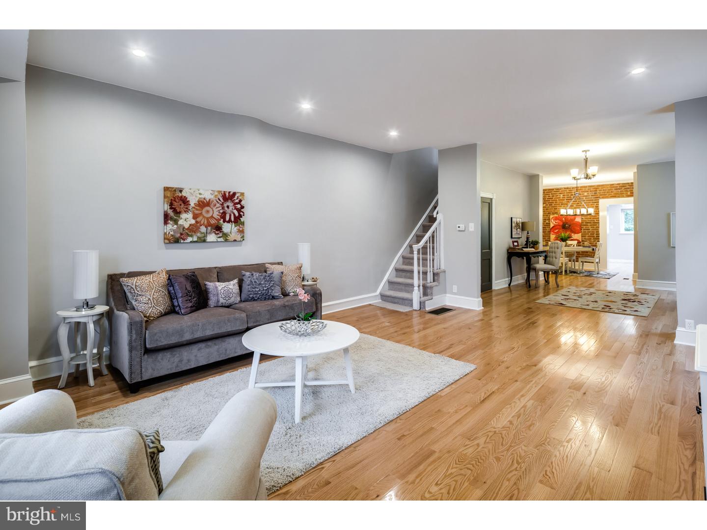 425 Roxborough Avenue Philadelphia, PA 19128 - Photo 2 of 25 Living Room