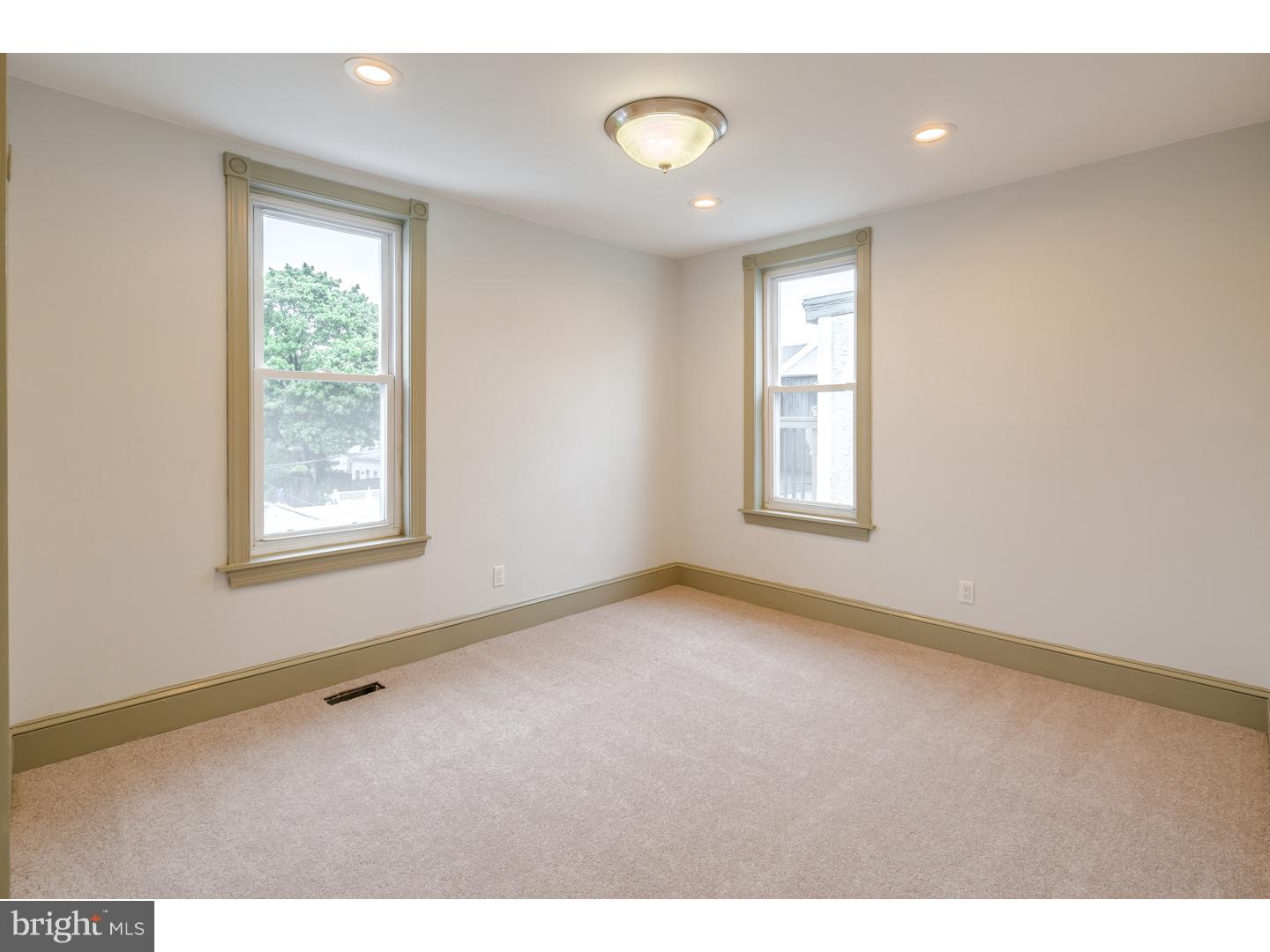 425 Roxborough Avenue Philadelphia, PA 19128 - Photo 13 of 25 Bedroom - Main