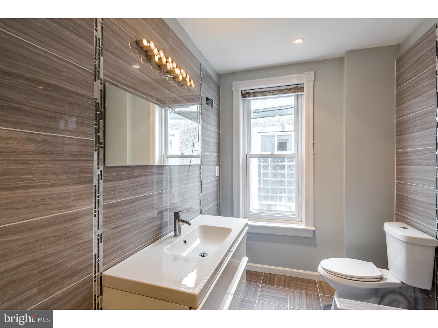 425 Roxborough Avenue Philadelphia, PA 19128 - Photo 15 of 25 Bathroom