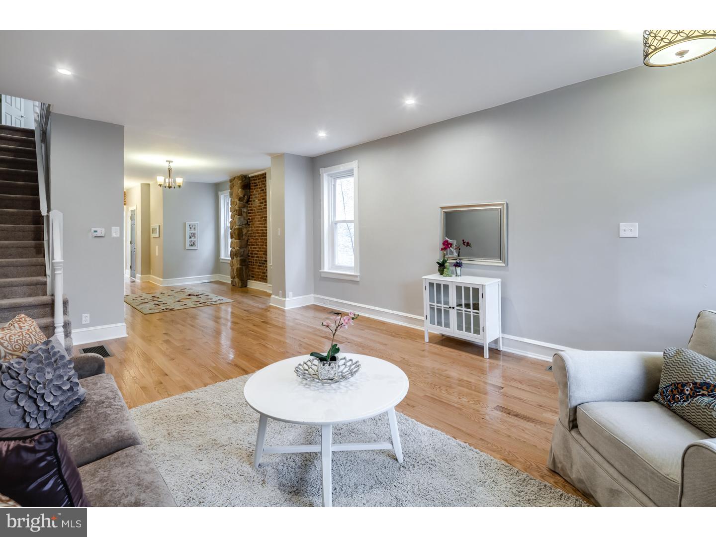425 Roxborough Avenue Philadelphia, PA 19128 - Photo 3 of 25 Living Room