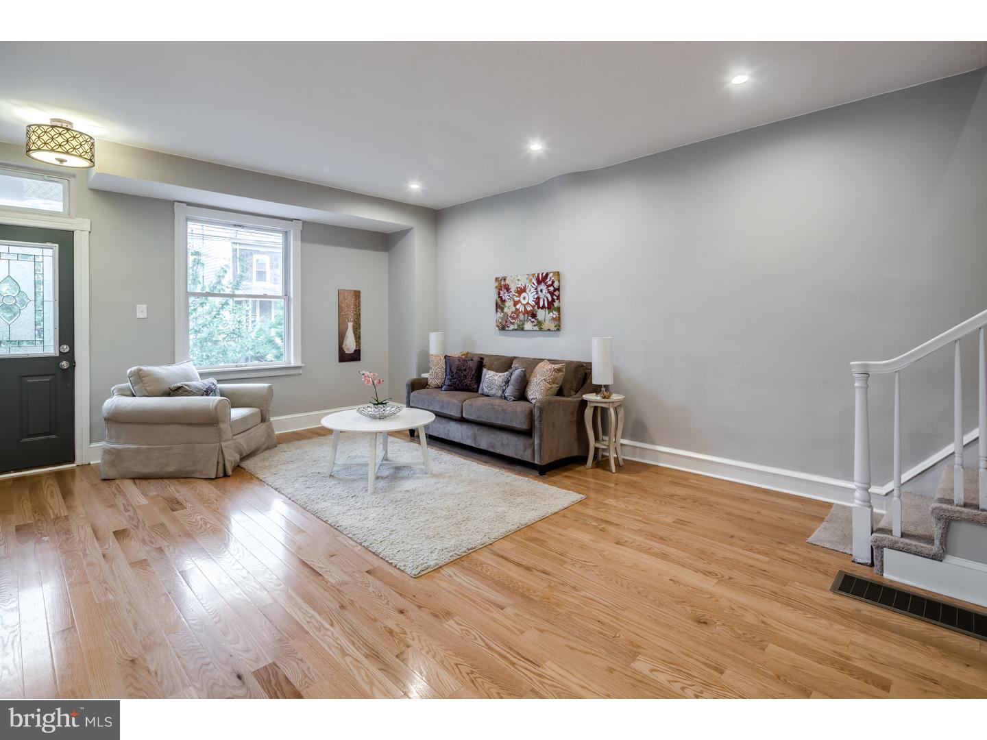 425 Roxborough Avenue Philadelphia, PA 19128 - Photo 4 of 25 Living Room