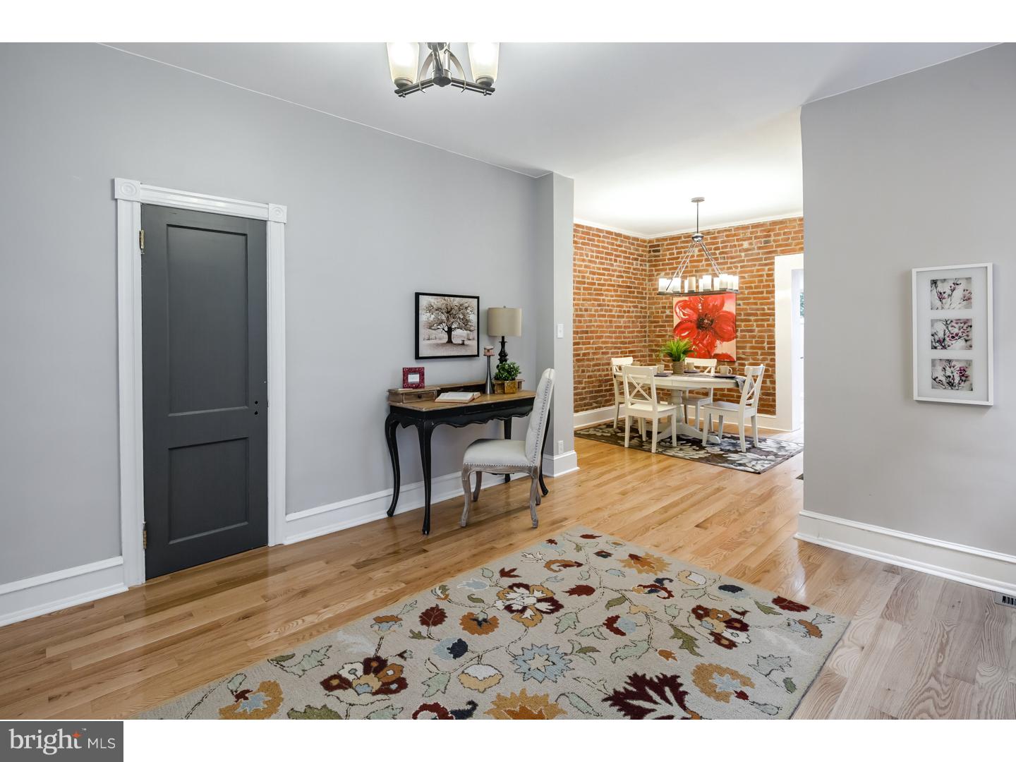 425 Roxborough Avenue Philadelphia, PA 19128 - Photo 5 of 25 Living Room