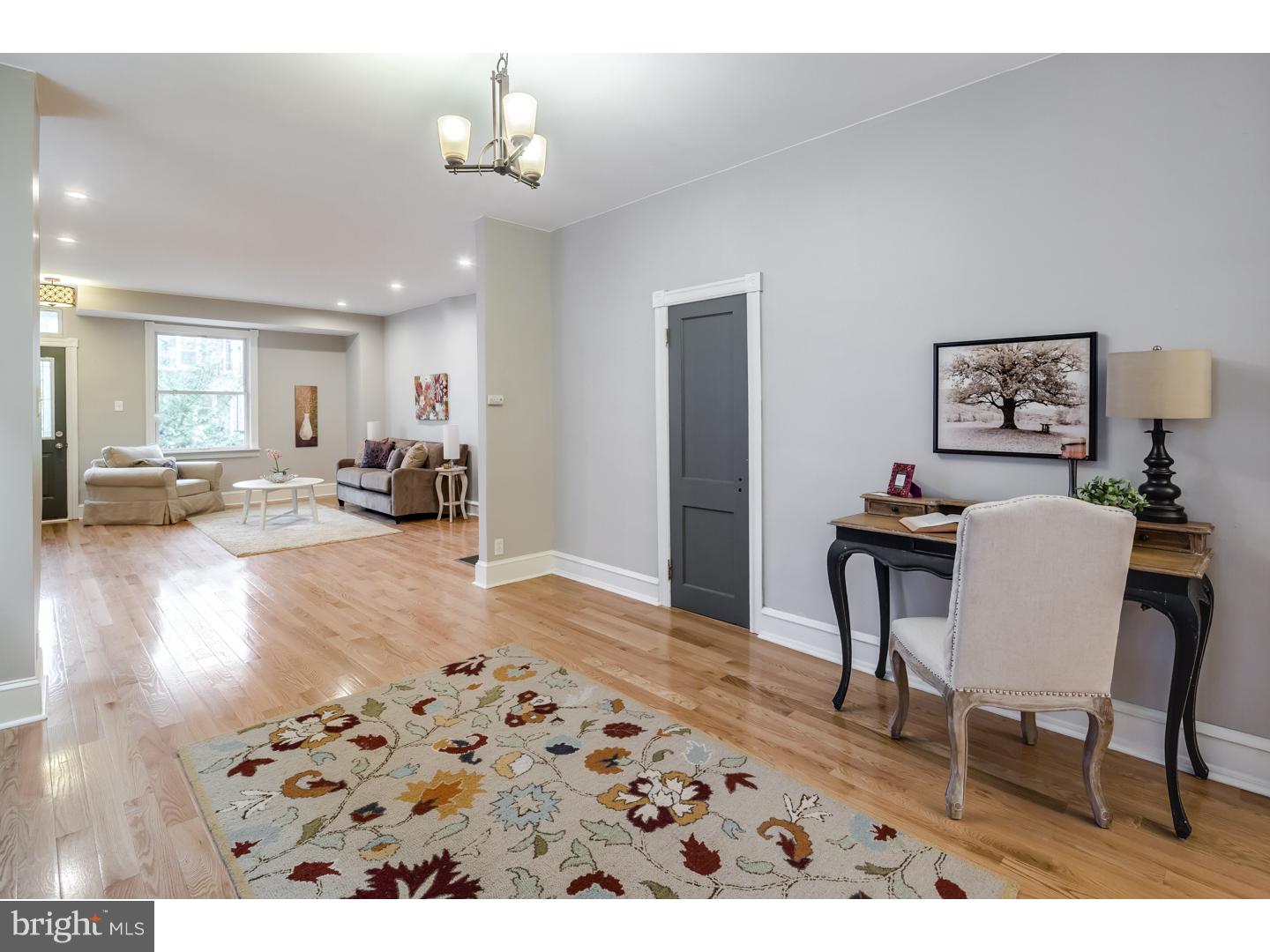 425 Roxborough Avenue Philadelphia, PA 19128 - Photo 6 of 25 Living Room