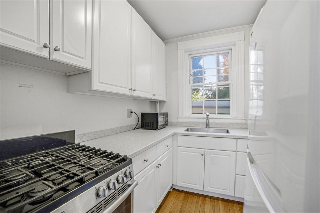 43 Linnaean Street, Unit 1 Cambridge, MA 02138 - Photo 13 of 24