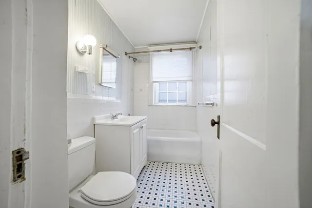 $750,000 | 43 Linnaean Street, Unit 1, Cambridge, MA 02138